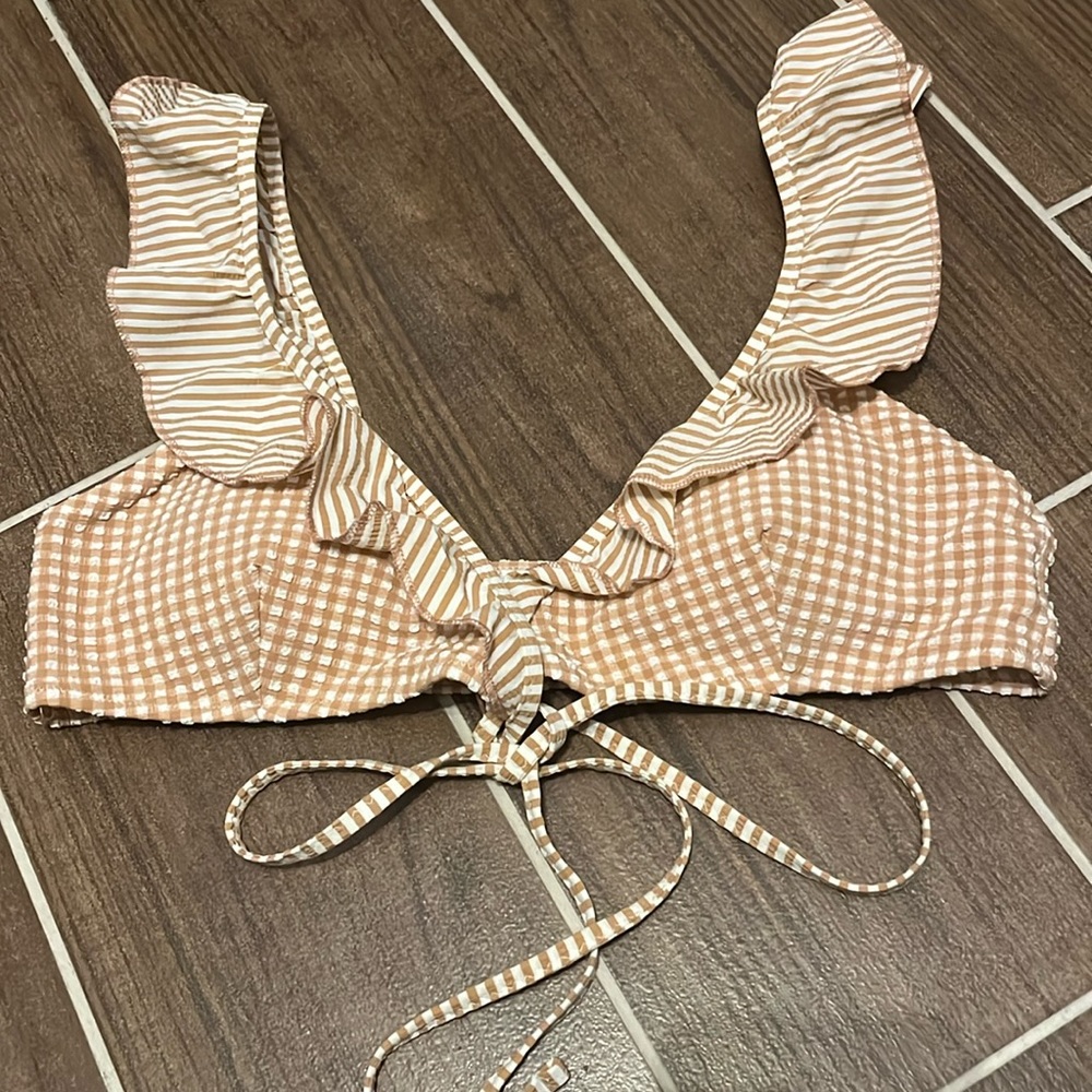 AERIE tan & white padded ruffle scoop swimsuit top size M
